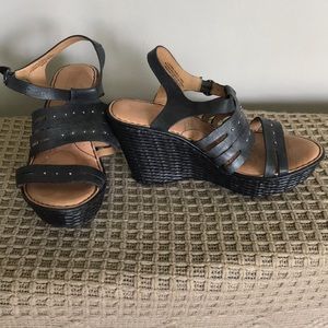 BORN wedges Size 9